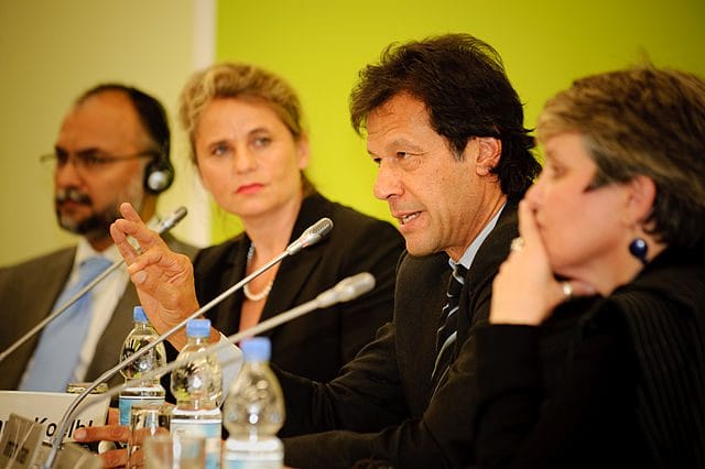 “میں رائیونڈ رشتہ لینے تو نہیں جارہا ” عمران خان کاطاہرالقادری بارے سوال کرنے پرصحافی کوایساجواب کہ سب کی ہنسی چھوٹ گئی