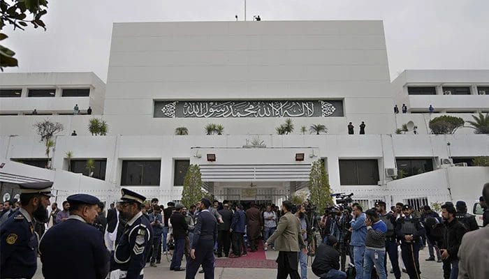 قومی اسمبلی سیکرٹریٹ میں غیر قانونی بھرتیوں اور ترقیوں کا انکشاف، 200 اسامیاں ختم