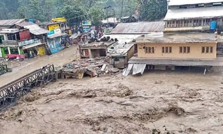 شاہراہِ کاغان 6 روز کی بندش کے بعد جزوی طور پر بحال