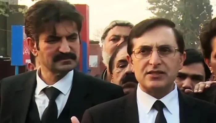 چیئرمین پی ٹی آئی بیرسٹر گوہر اور شیر افضل مروت گرفتار